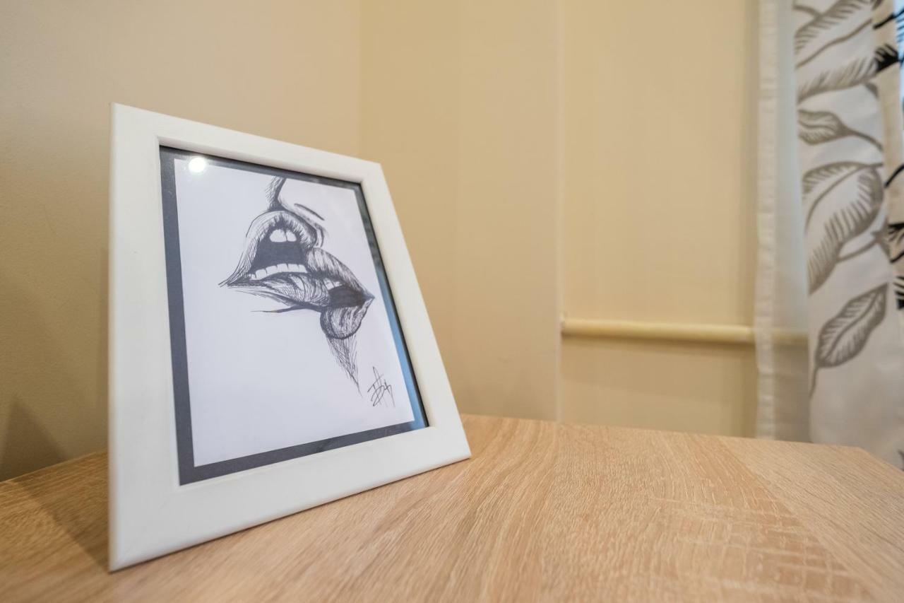 Modern 2 Bedroom Apartment Next To Vitosha Str. Σόφια Εξωτερικό φωτογραφία